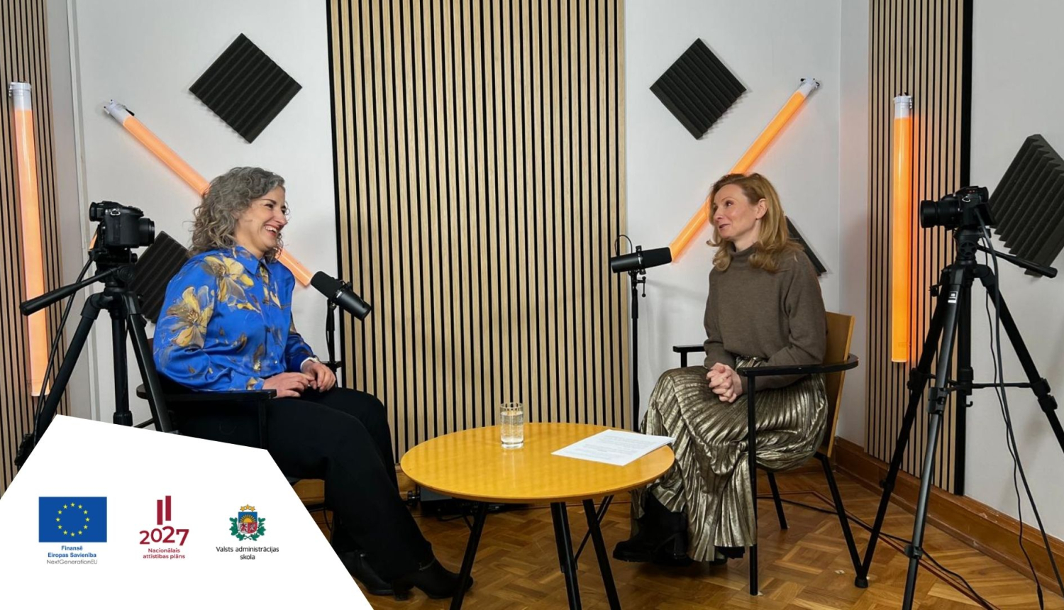 Attēlā: Inese Brokāne-Zarāne un Līga Romanovska ierakstu studijā