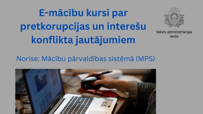 Persona strādā ar portotīvo datoru