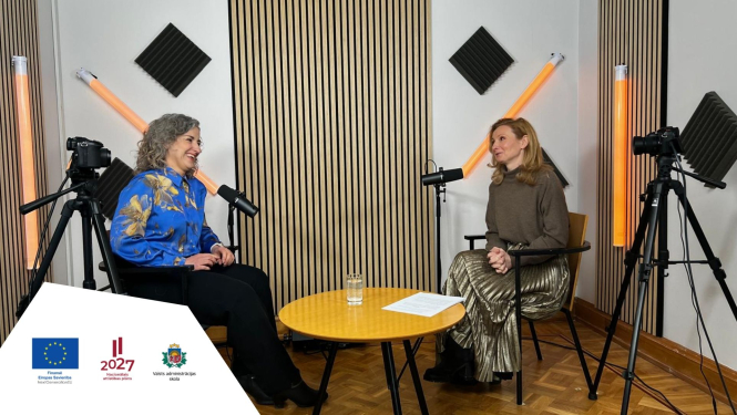 Attēlā: Inese Brokāne-Zarāne un Līga Romanovska ierakstu studijā