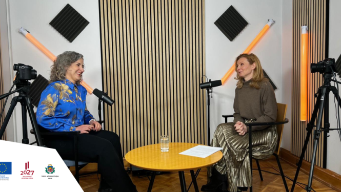 Attēlā I.Brokāne-Zarāne un L.Romanovska ierakstu studijā