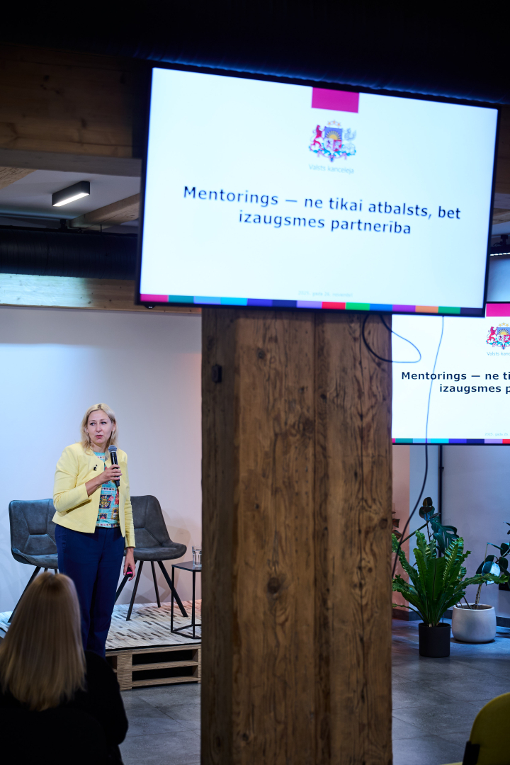 Attēlā pasākuma lektore