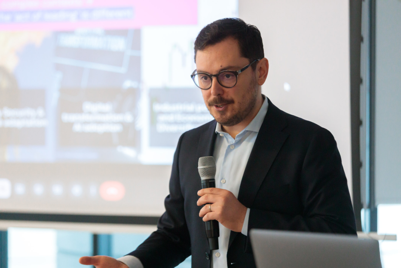 Cieņpilnā līderība: stratēģija, kultūra un efektivitāte