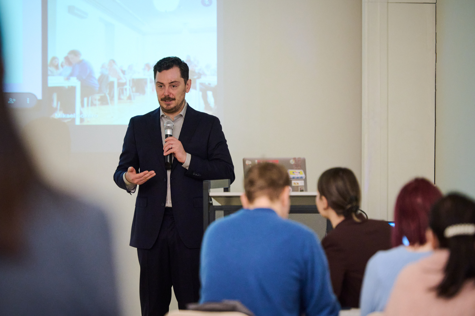 Humble Governance (Cieņpilnās pārvaldības)