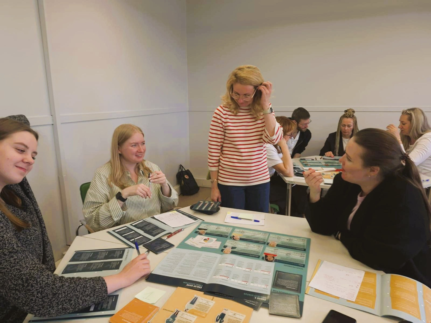 Mācību dalībnieku grupu darbs un pasniedzēja