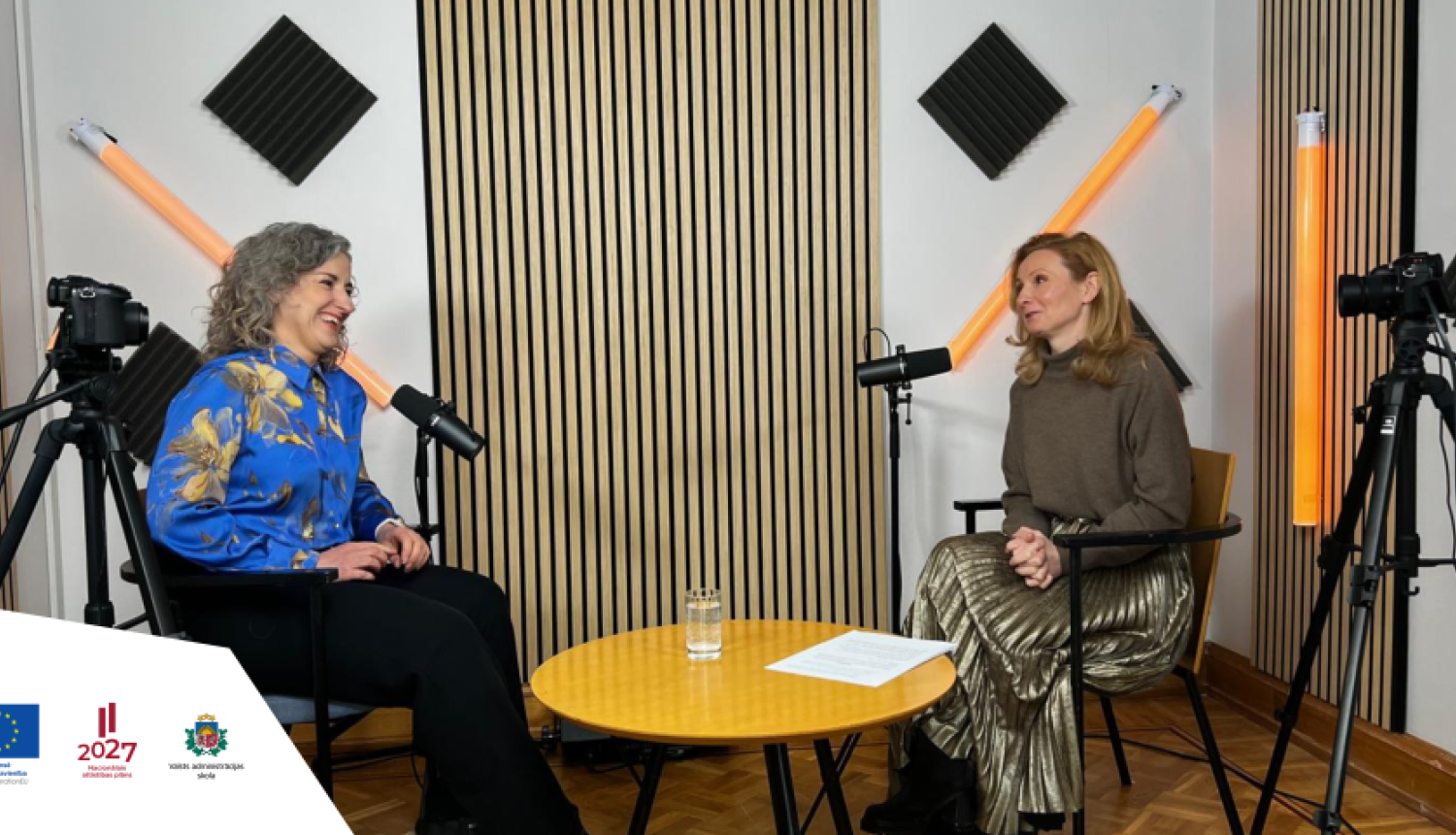 Attēlā I.Brokāne-Zarāne un L.Romanovska ierakstu studijā