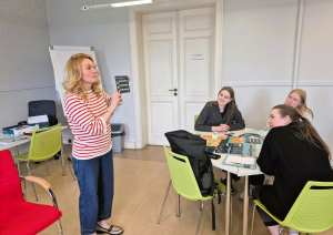 Pasniedzēja un mācību dalībnieki